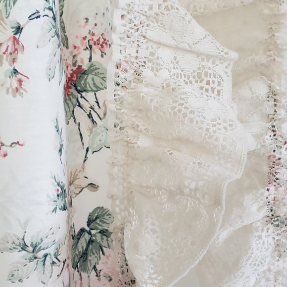 Vtg Priscilla Curtains Antique Rose Lace 84W x 87L - Picture 7 of 10